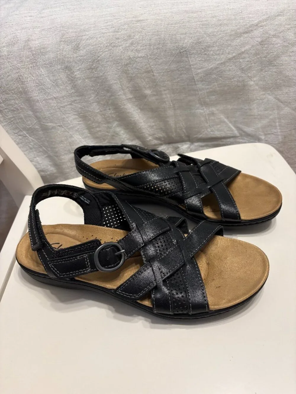 Clarks Collection Women’s Black Strappy Comfort Sandals Size 9.5